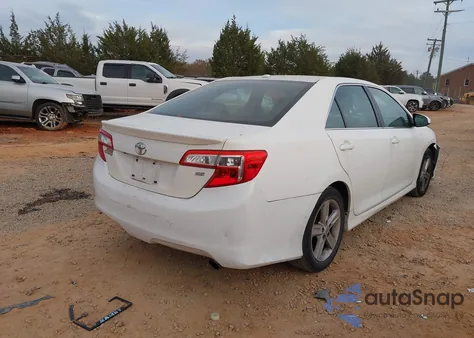 2012 Toyota Camry Se z USA, uszkodzony, nr VIN 4T1BF1FK8CU560606